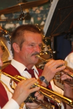 Ernst Hahn als erster Trompeter bei einem Auftritt der Winzerkapelle (2012)